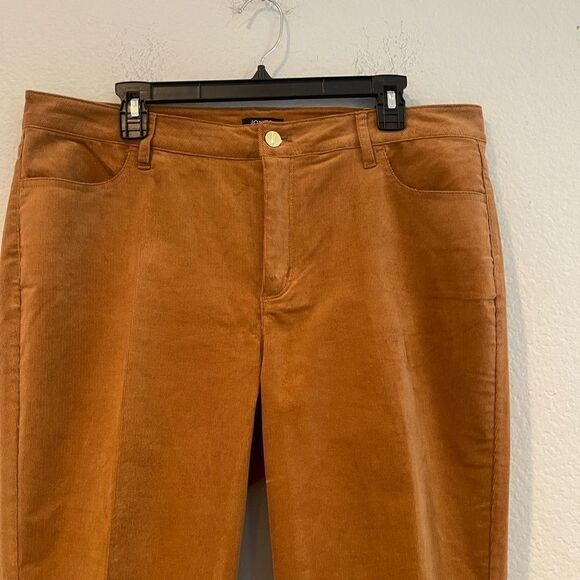 Jones New York Women's Brown Straight Leg Corduroy JeansColor: Chestnut Size: 14 - Picture 4 of 9